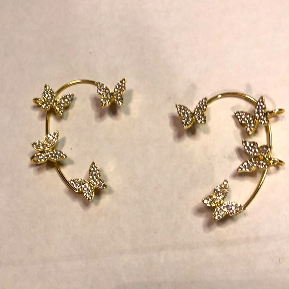 NIP Beautiful Sparkle Butterfly Goldtone Ear Cuffs. Just in time for SPRING🦋 - Picture 4 of 12